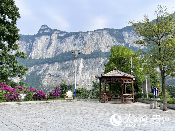 化屋村一隅，村莊環(huán)境干凈整潔。人民網(wǎng) 陳潔泉攝