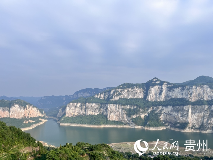 六沖河與三岔河在化屋村交匯后匯入烏江干流。人民網(wǎng) 陳潔泉攝