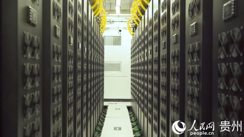 貴安超算中心內的機房。人民網 陽茜攝
