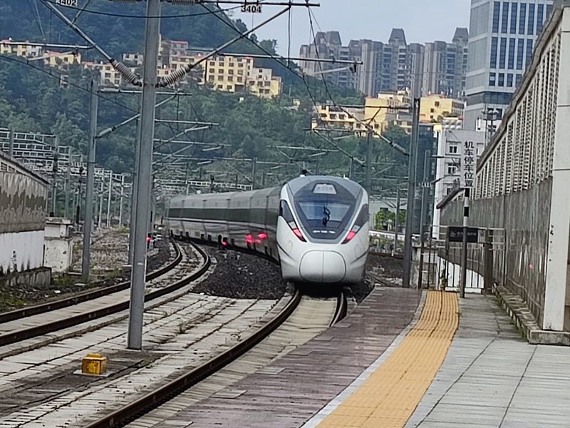 貴南高鐵貴州段進入運行試驗階段。王帥 攝