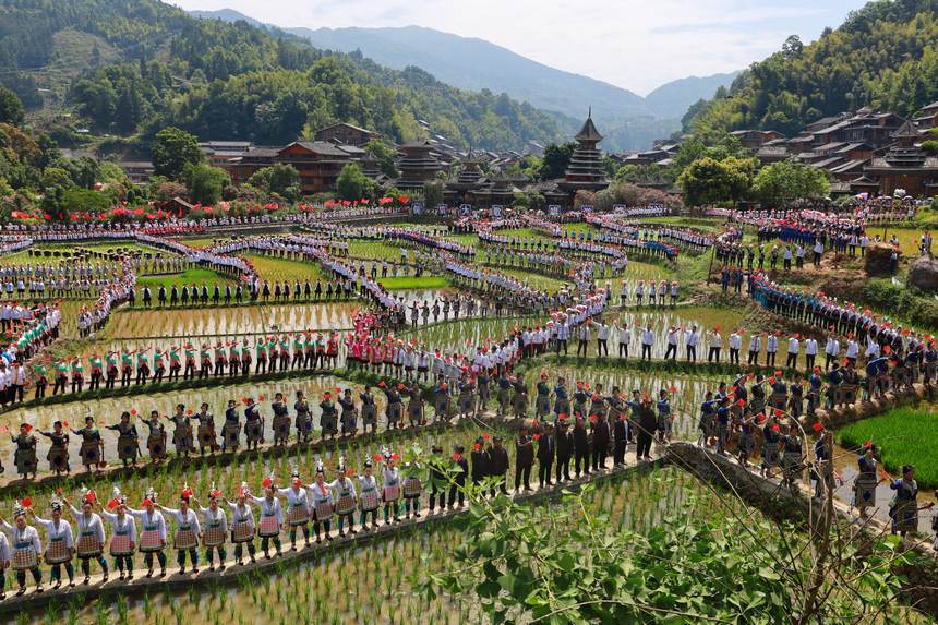 萬人侗族大歌田園展示現(xiàn)場。