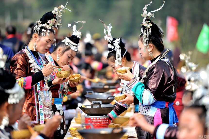 肇興侗寨長桌宴。