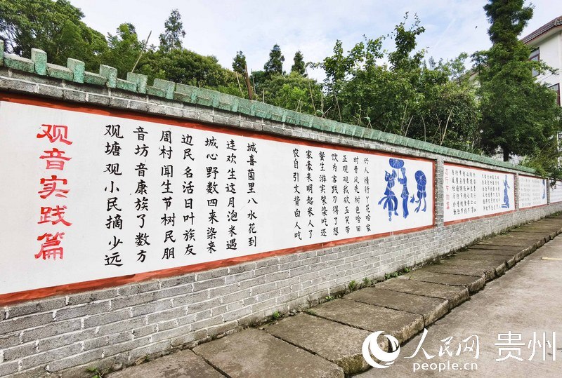 文明實踐“搬”上墻。人民網 王秀芳攝