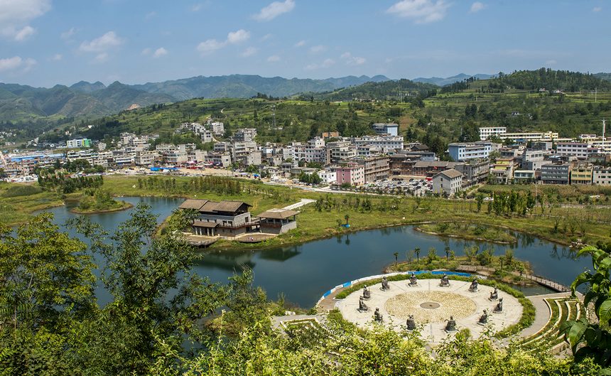 2023年7月3日，游客在赫章可樂(lè)國(guó)家考古遺址公園游覽。