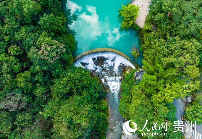 小七孔景區被譽為“超級盆景”。人民網 陽茜攝