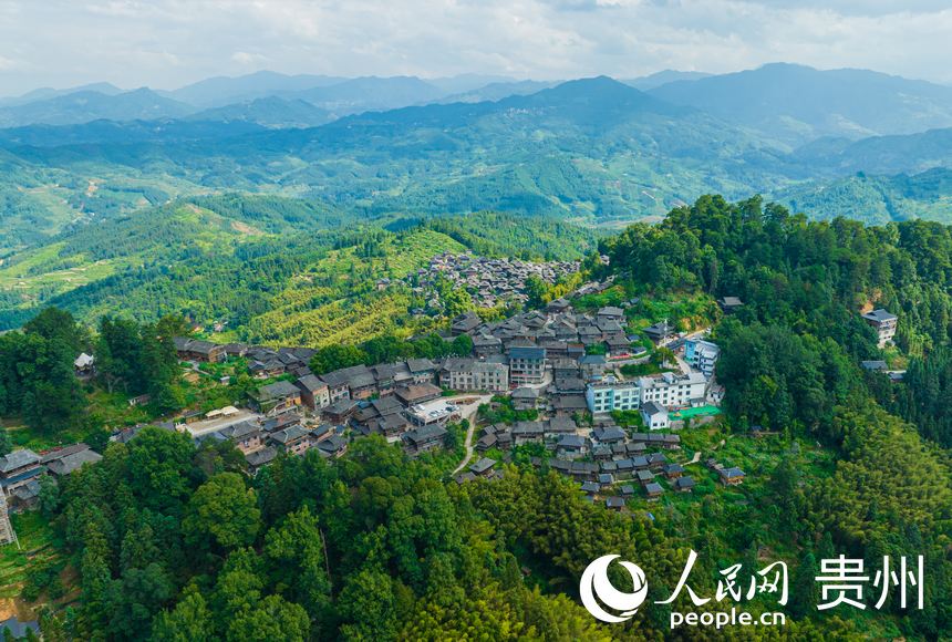航拍岜沙苗寨。人民網(wǎng) 陽(yáng)茜攝