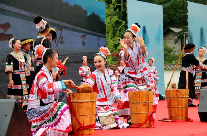 苗族歌舞表演。陳穎攝