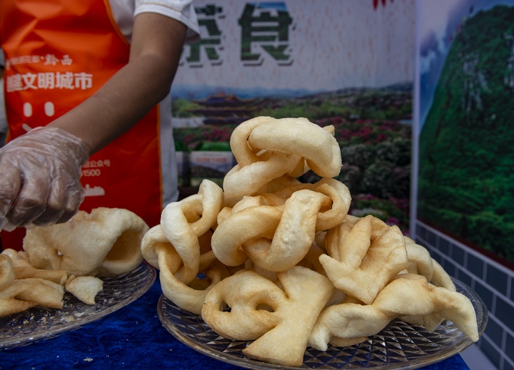 羊場茶食。羅弦攝