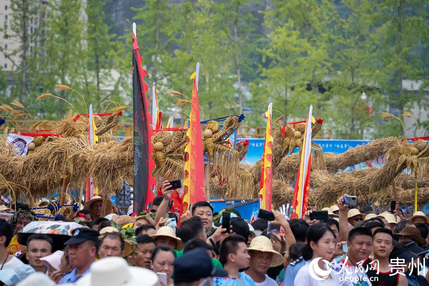 2023德江癸卯年六月六“水龍節(jié)”開幕現(xiàn)場。人民網記者 涂敏攝