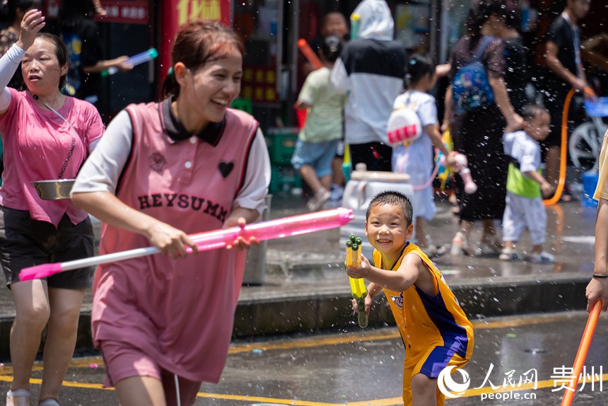 10 2023德江癸卯年六月六“水龍節(jié)”現(xiàn)場。人民網(wǎng)記者 涂敏 攝