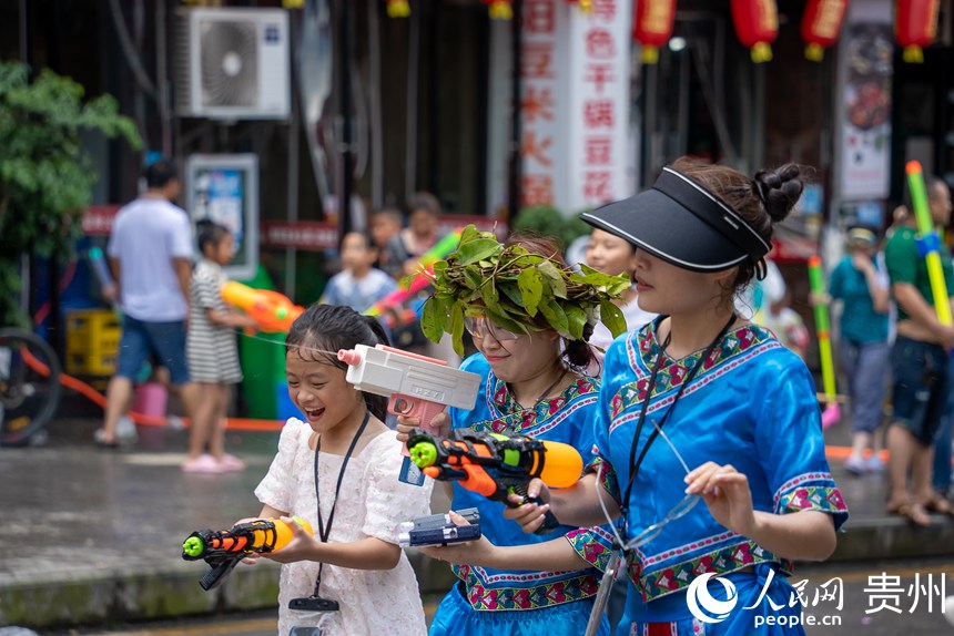12 2023德江癸卯年六月六“水龍節(jié)”現(xiàn)場。人民網(wǎng)記者 涂敏 攝