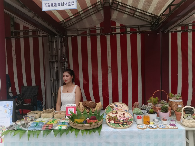 3、美食展銷。劉雪飛攝