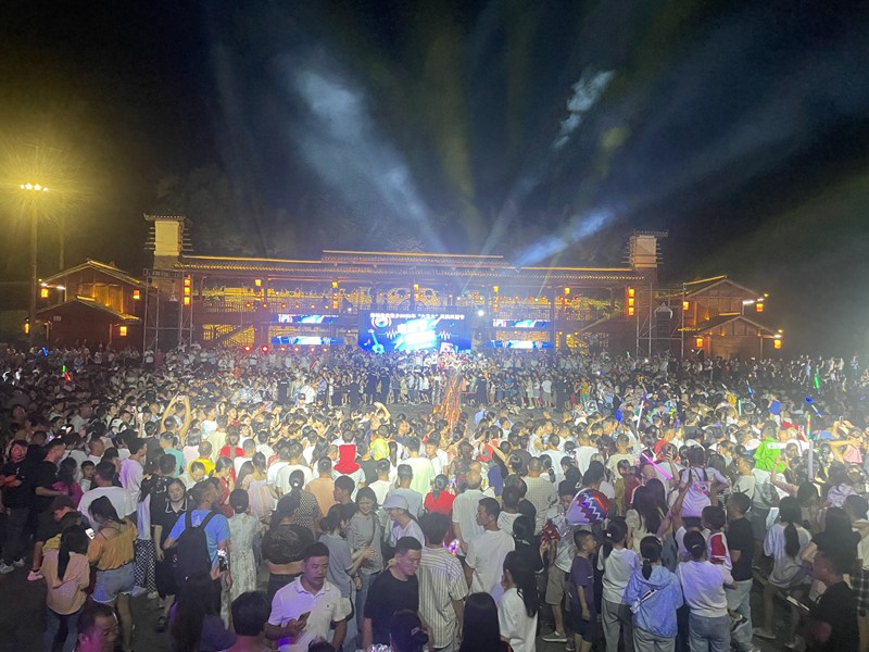 11、啤酒電音節及篝火晚會。偏坡布依族鄉人民政府