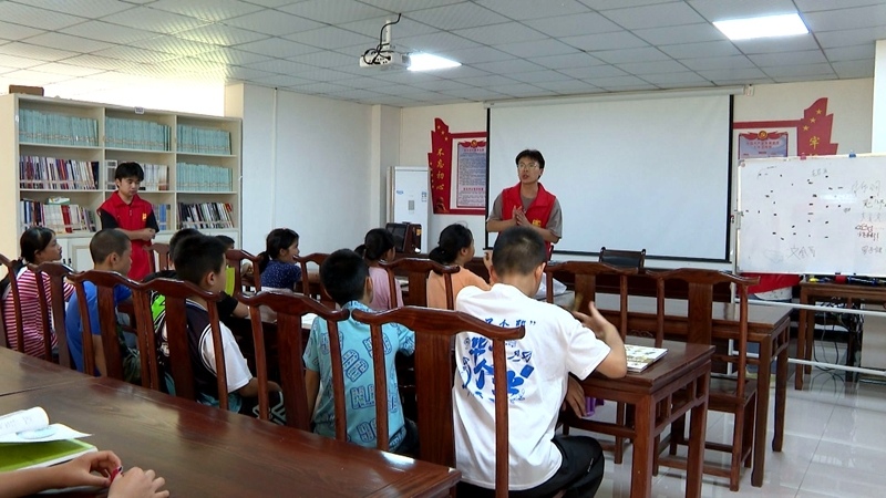 龍場街道龍潭社區新時代文明實踐站志愿者正在上課 郭振東攝.jpg
