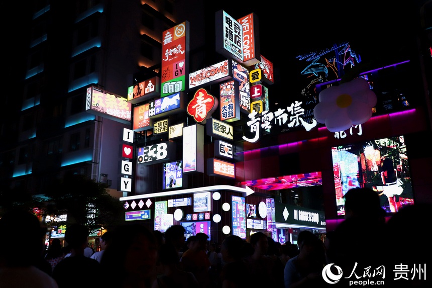 青云市集大門(mén)。人民網(wǎng) 顧蘭云攝