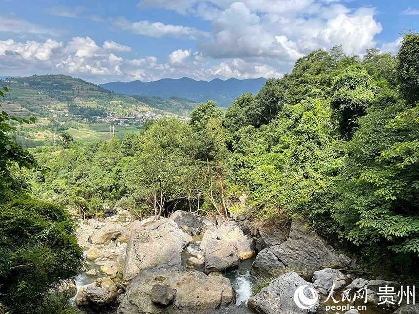 紅渡村的秀美山水。人民網 李麗萍攝