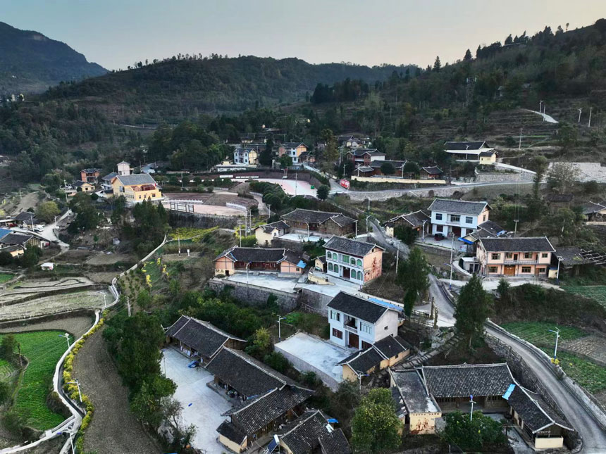 紅渡村里錯落的村舍。中共大烏江鎮委員會供圖