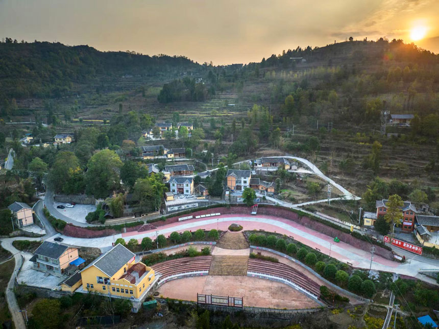 陽光灑在紅渡村的紅色文化廣場上。中共大烏江鎮委員會供圖