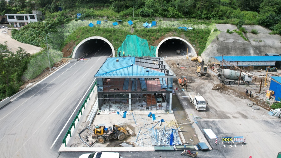 何家坡隧道。查姜維攝