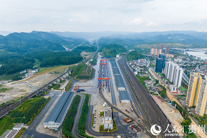 航拍貴陽國際陸港。人民網記者 涂敏攝