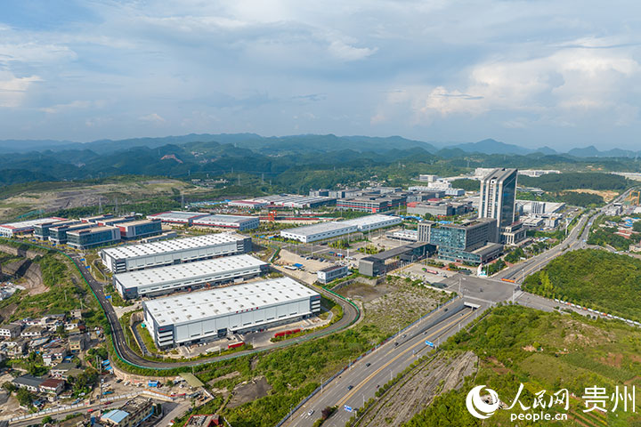航拍貴陽綜保區。人民網記者 涂敏攝