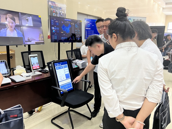 現(xiàn)場交流。于芊攝