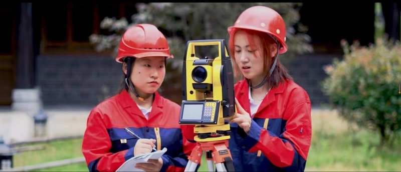 圖2 勘測現場。貴陽職業技術學院供圖.jpg