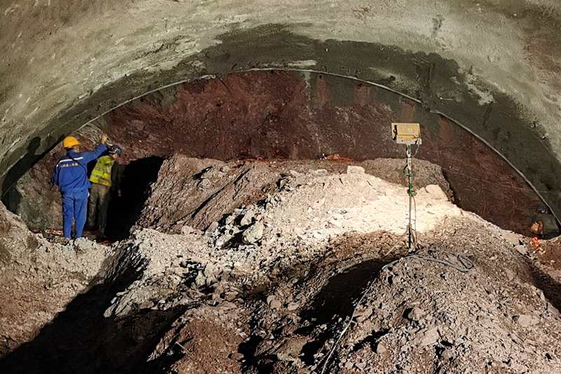 白塔村隧道泥巖地質。施工方供圖