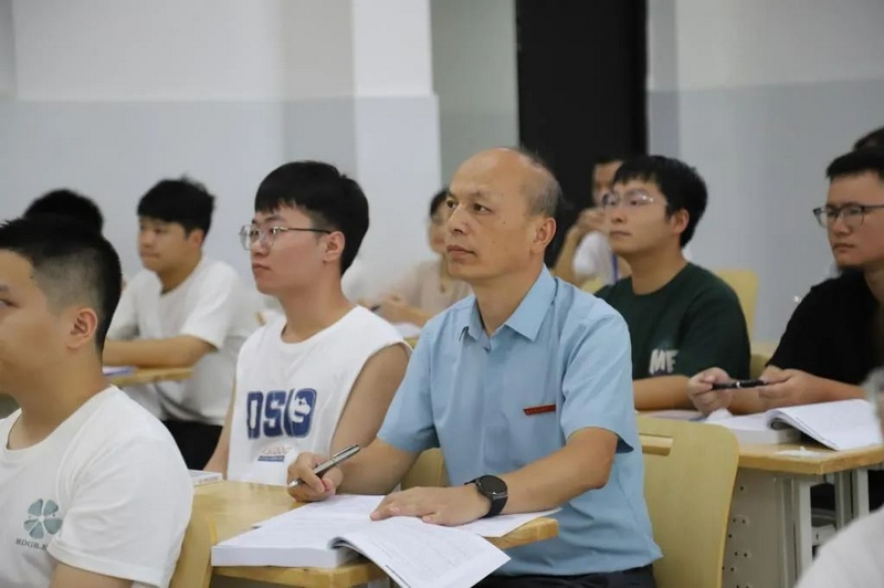 學(xué)習(xí)現(xiàn)場(chǎng)。