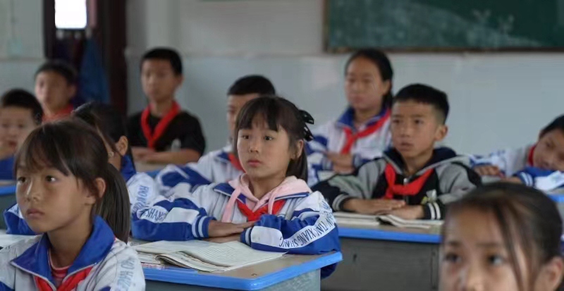 3、學(xué)生認真聽。