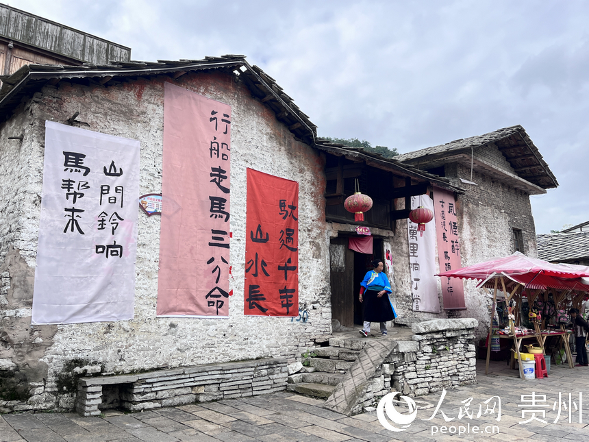 屯堡寨子風光。 人民網 陳潔泉攝