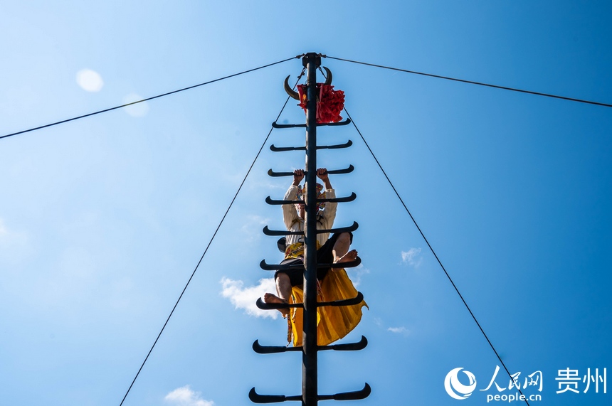 民族特技表演。人民網 陽茜攝