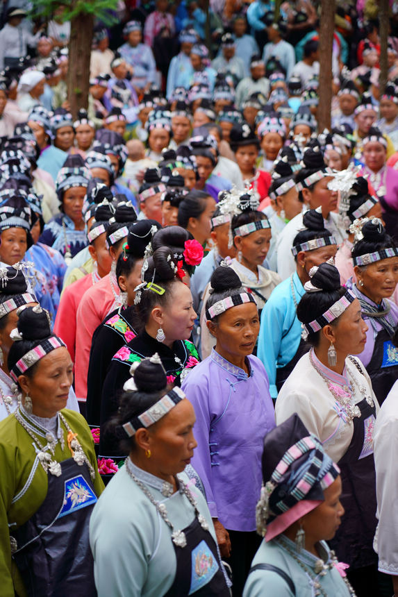 村民在“爬坡節”現場跳蘆笙舞。楊武魁攝