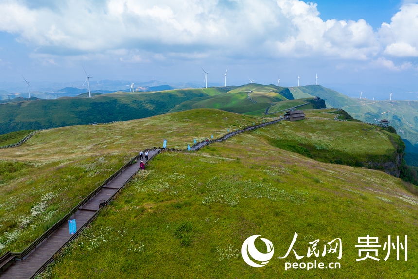 航拍韭菜坪景區(qū)。人民網(wǎng) 涂敏攝