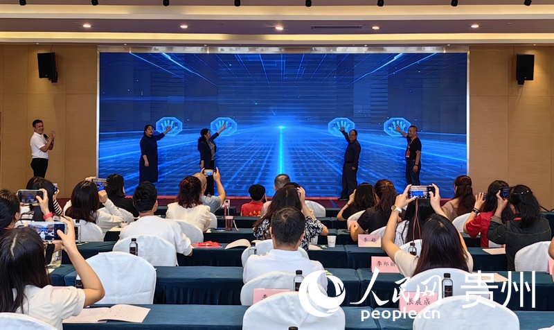 “微影黔行——大學(xué)生思政教育文化平臺”正式啟動。人民網(wǎng) 李麗萍攝