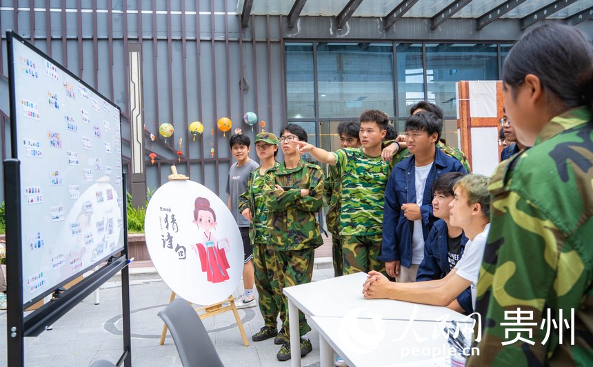 中秋國慶游園會活動現(xiàn)場。人民網(wǎng) 陽茜攝