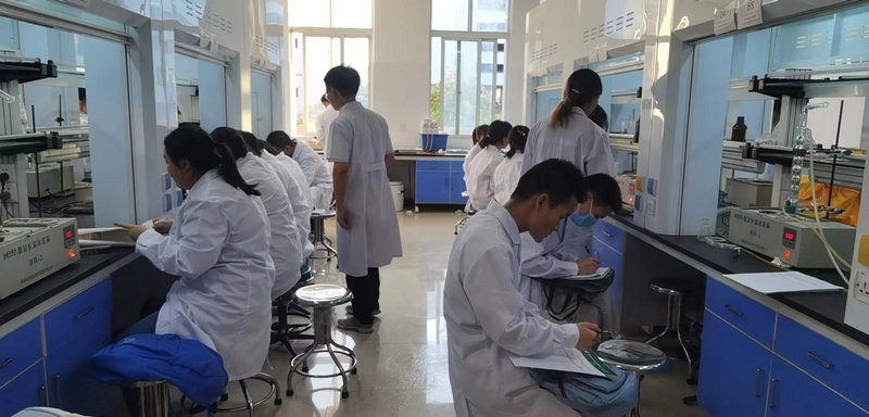 實踐教學。趙爽攝