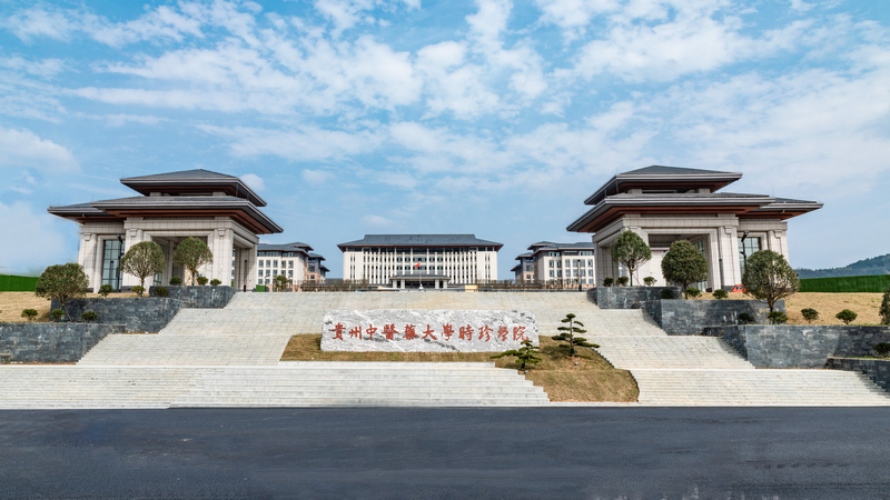 學校大門。趙爽攝