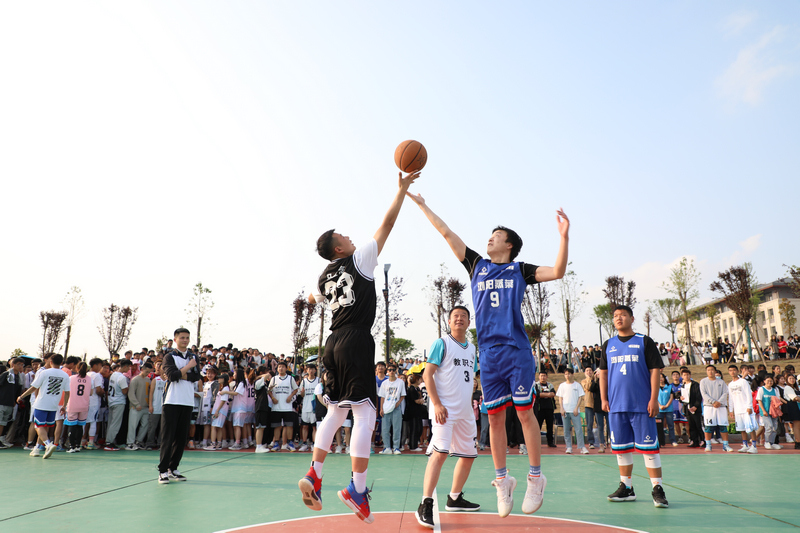 教職工籃球賽。趙爽攝
