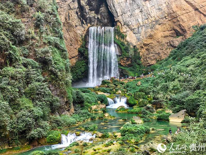 羊皮洞瀑布。人民網 李永馨攝