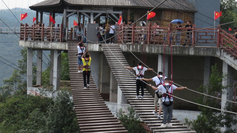 景區(qū)游玩。