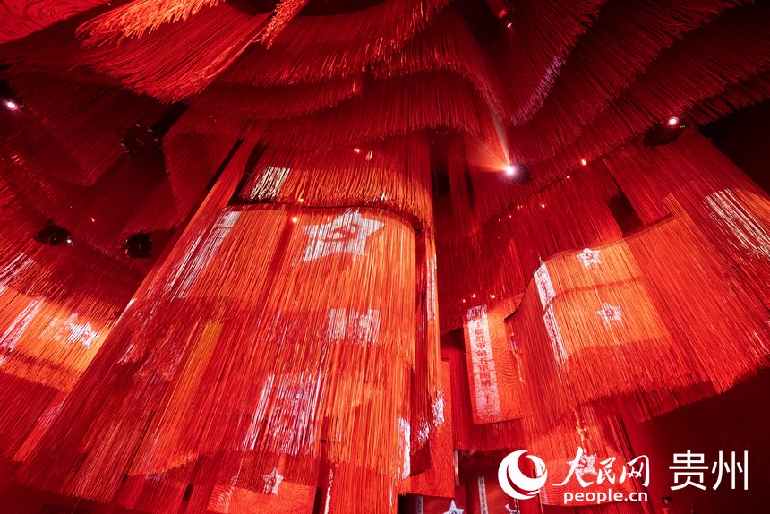 《紅飄帶·偉大征程》勝利豐碑篇章。人民網記者 涂敏 攝