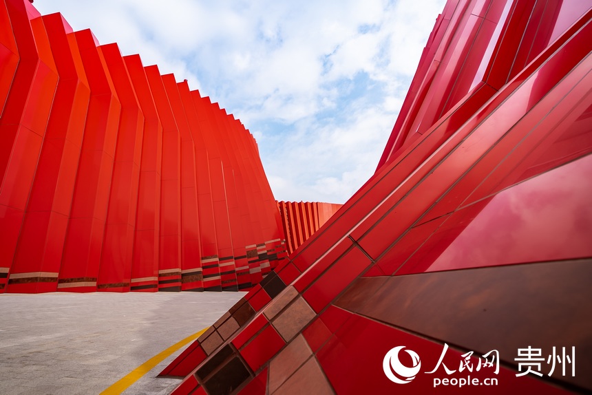 “紅飄帶”一角。人民網(wǎng)記者 涂敏 攝