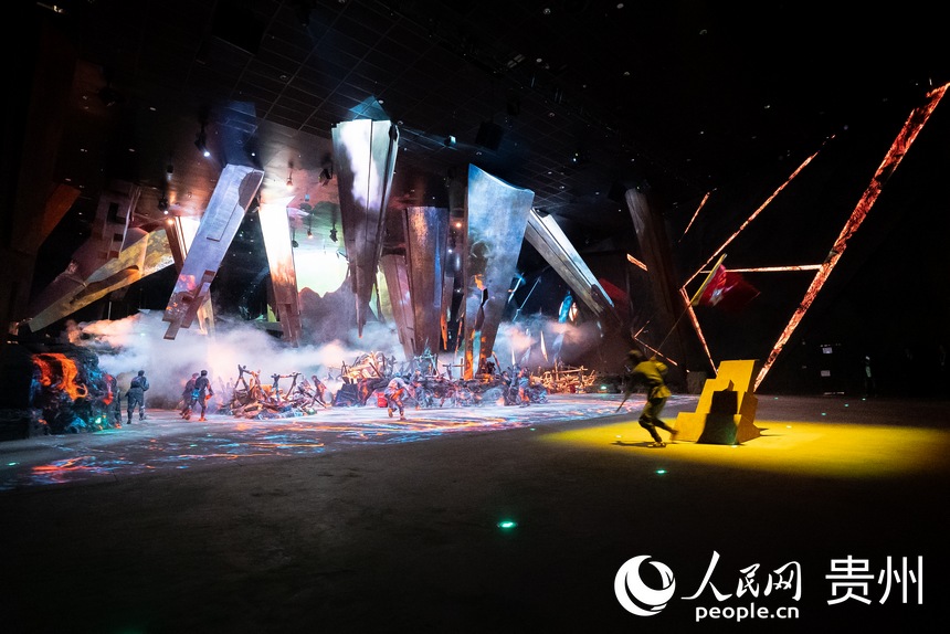 《紅飄帶·偉大征程》血火洗禮篇章。人民網記者 涂敏 攝