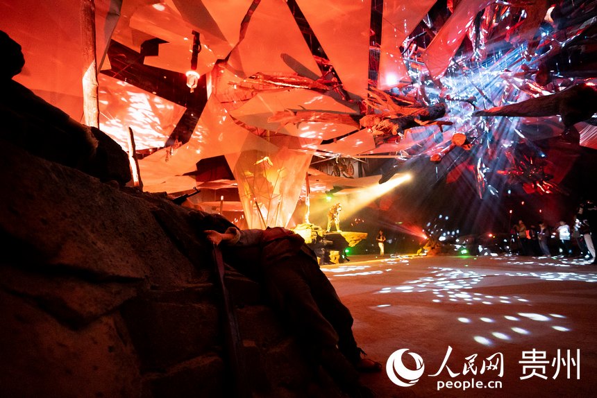 《紅飄帶·偉大征程》血火洗禮篇章。人民網記者 涂敏 攝