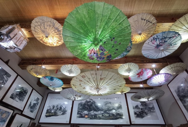 變化多彩的“紙“。 魏容 攝