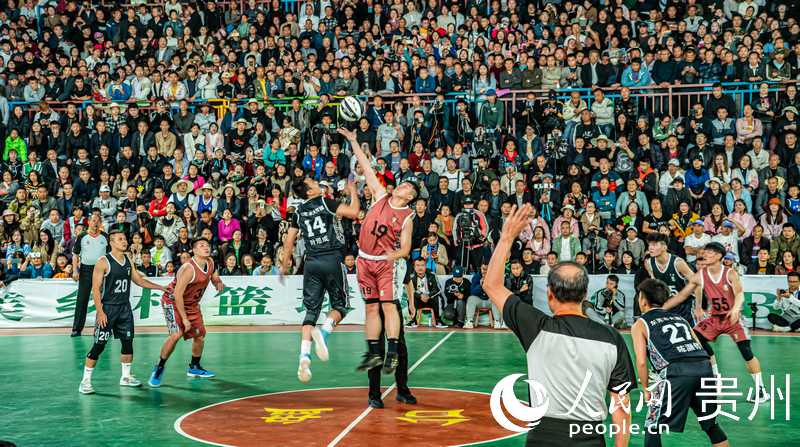 2023年全國“村BA”冠軍爭奪戰現場。人民網 陽茜攝