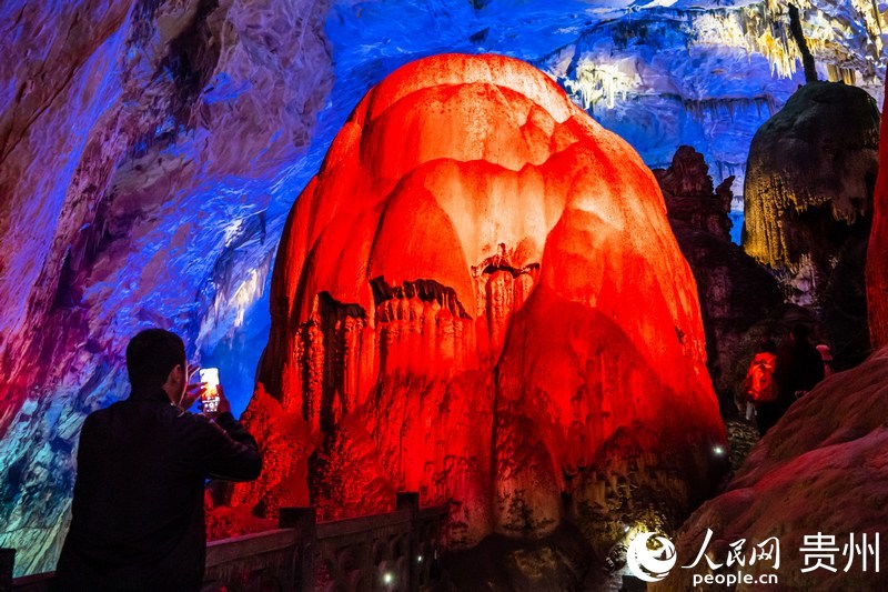 外媒記者駐足打卡。人民網(wǎng) 陽茜攝.jpg