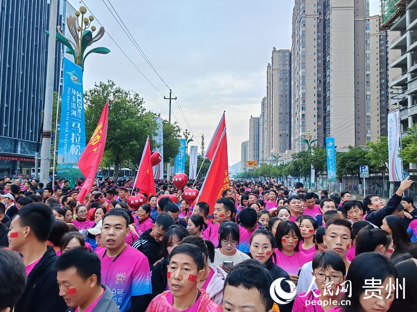 馬拉松賽現(xiàn)場。張宇攝