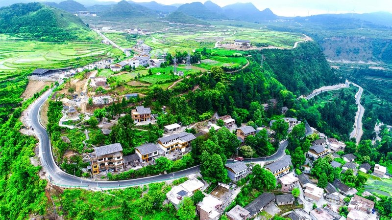 在S104貴羅線沿線，特色農家樂鱗次櫛比。貴陽公路管理局供圖